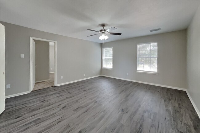 Foto del edificio - 3143 Rainpark Ln