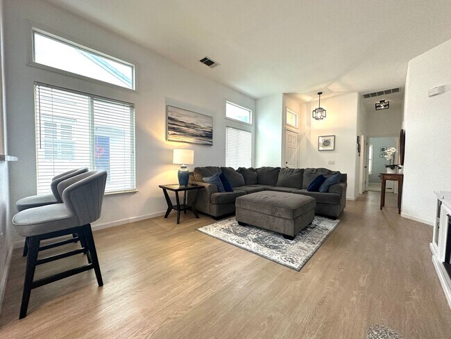 Foto del edificio - Gorgeous 2 Bed, 2 Bath Duet in Summerset II 55+ Community