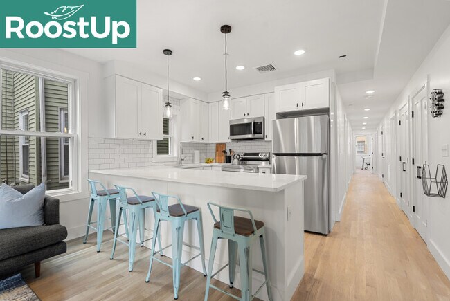 Foto del edificio - Furnished Bedroom with Private Bath in South Boston