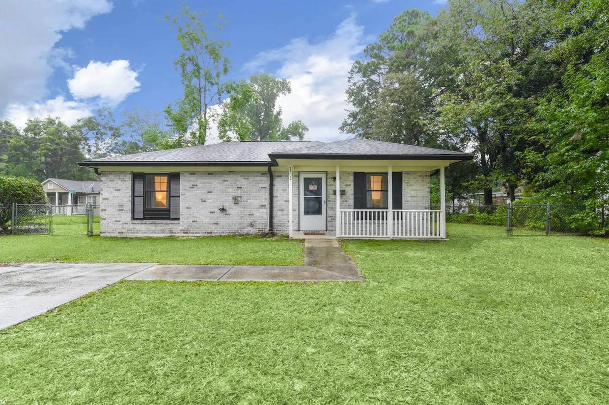 Building Photo - 2-Bedroom, 1-Bathroom Home in Savannah, GA