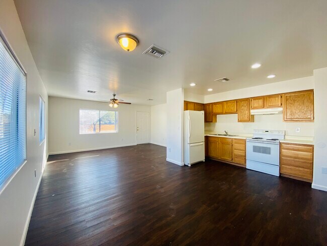 Foto del edificio - 335 E Elvira Rd