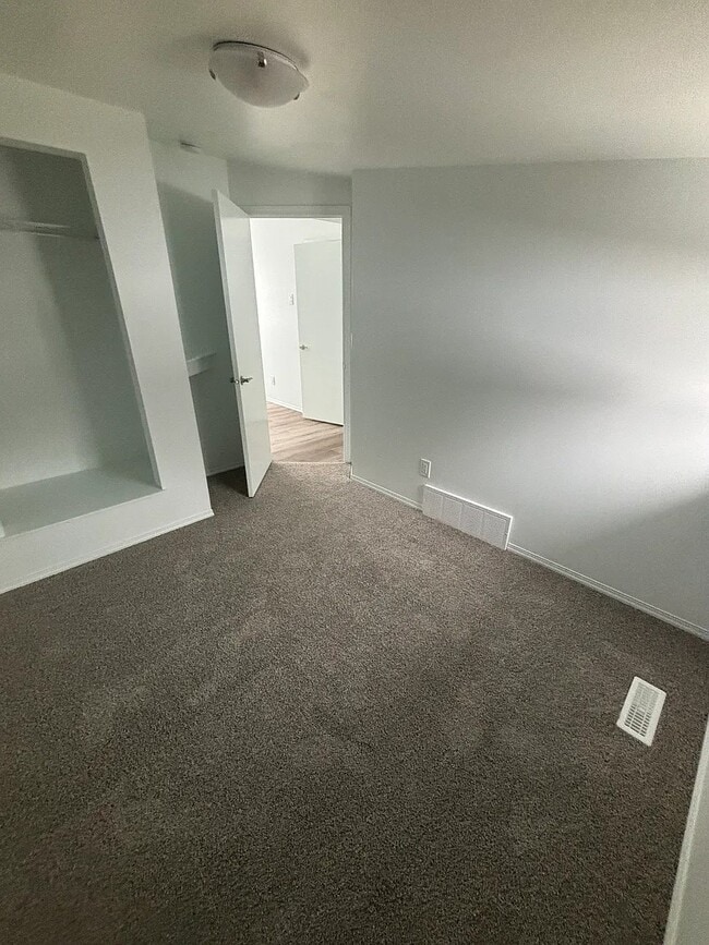 Building Photo - 4225-4117 117 Ave NW