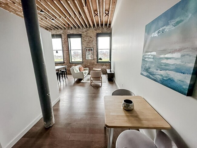 Foto del edificio - 403 W 4th St N