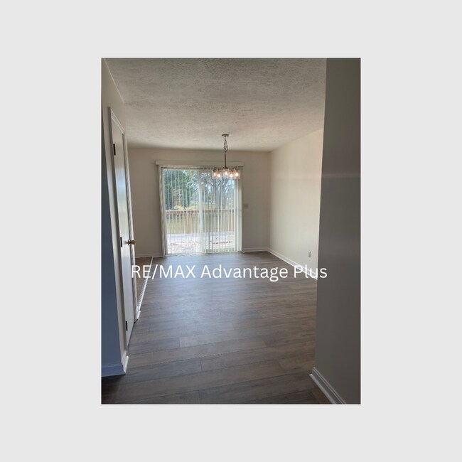 Foto del edificio - 1608 Redbud Cir