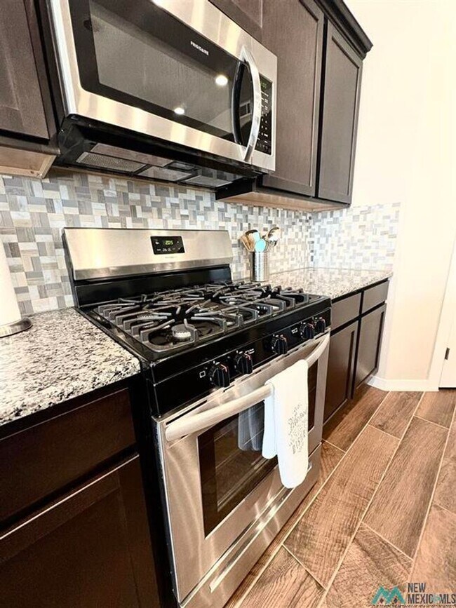 Foto del edificio - Large Four Bedroom Newer Construction Home