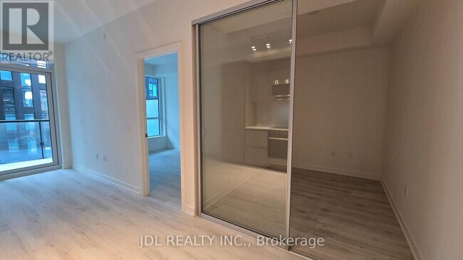 Photo du bâtiment - 110 Broadway Ave