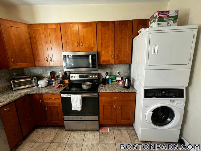 Foto del edificio - 6 Bickford Ave