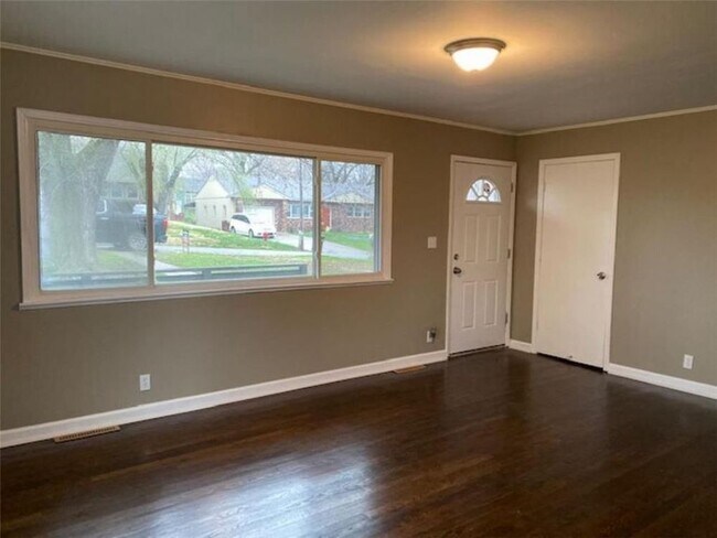 Building Photo - 4 Bedroom JUST FINISHED REHAB in KCK
