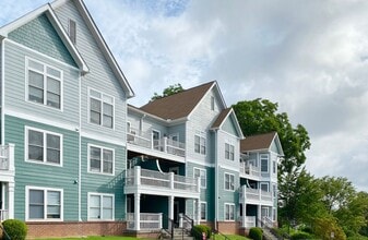 Building Photo - 1517 Laurel Ave