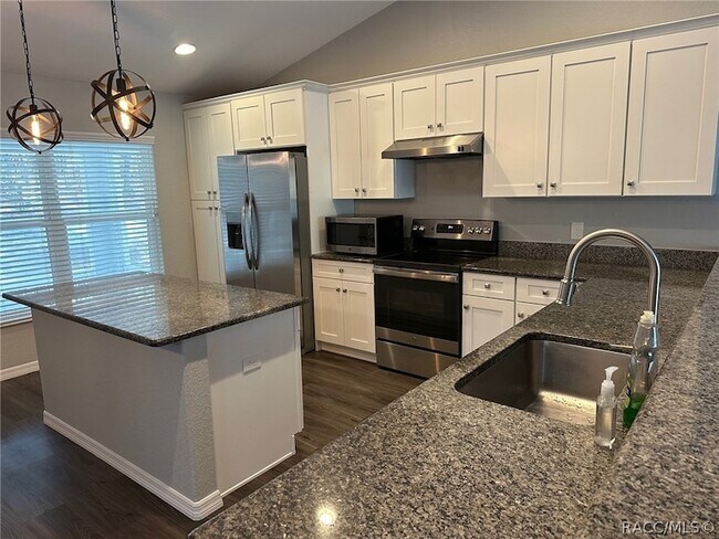 Foto del edificio - 5825 N Larkspur Way