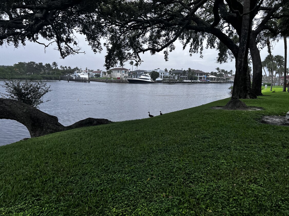 Intracoastal community! - 386 Golfview Rd
