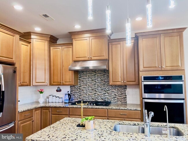 Building Photo - 706 Hackberry Ct