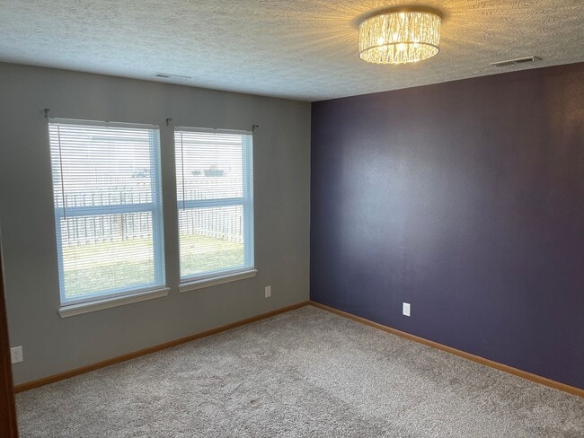 Foto del edificio - 3 Bedroom On The East Side!