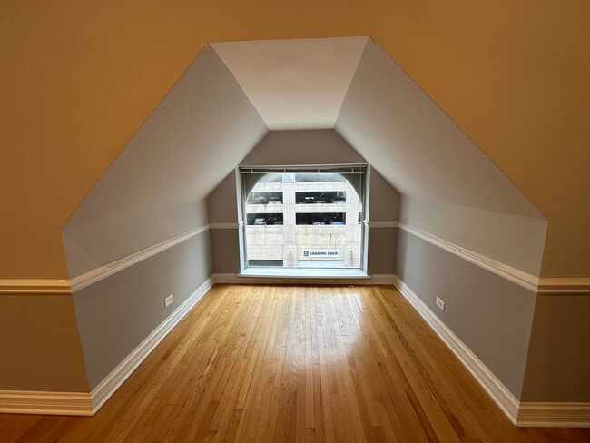 Dining Area - 1154 N Dearborn St