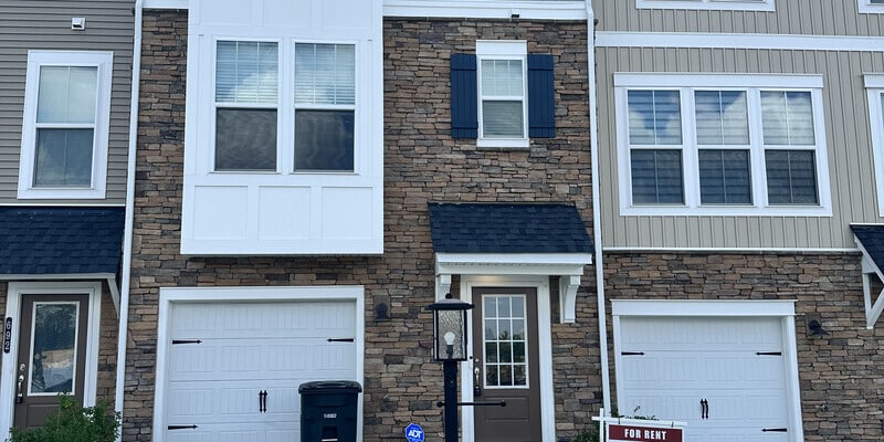 Foto principal - 694 Mc Cormick Farm Dr, Glen Allen, VA 23060