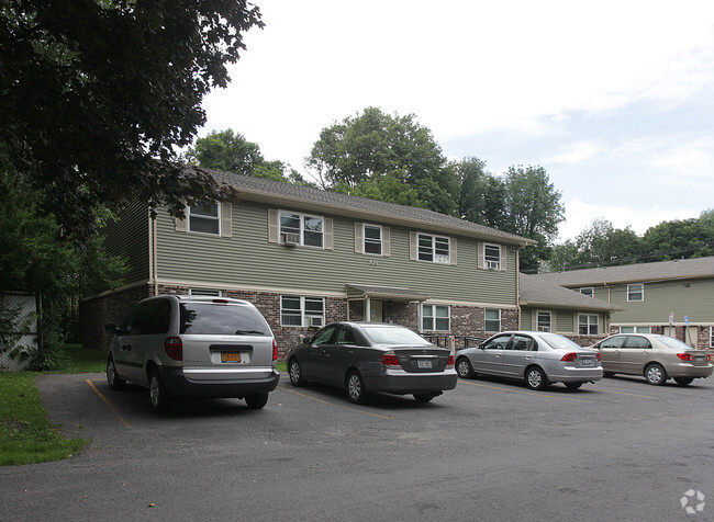 Building Photo - Colonial Manor Apartments