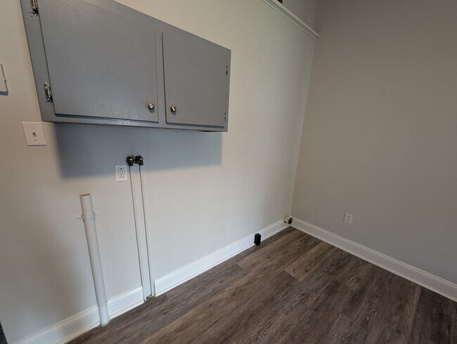 Foto del edificio - Large 2 Bed 1 Bath Townhome