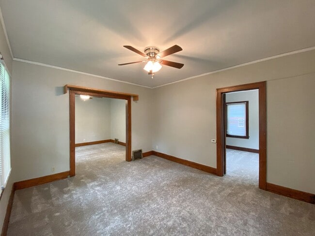 Building Photo - 4 Bedroom House Near Campus