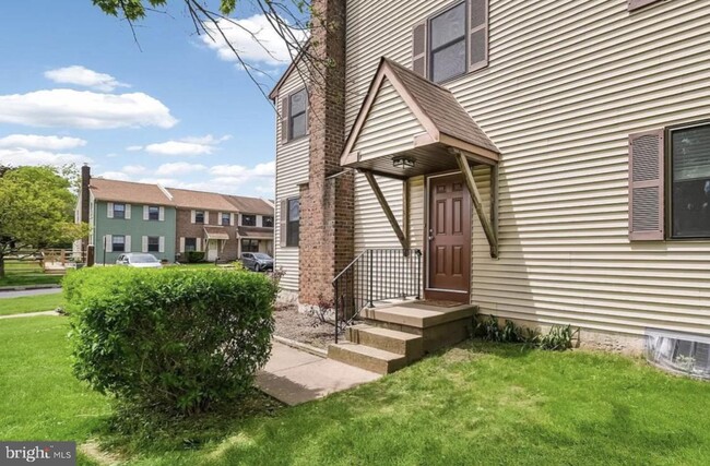 Building Photo - 975 Beechwood Pl