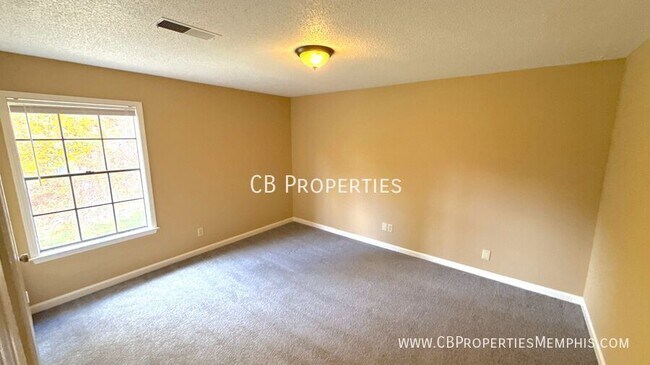 Building Photo - 6224 Skylight Dr