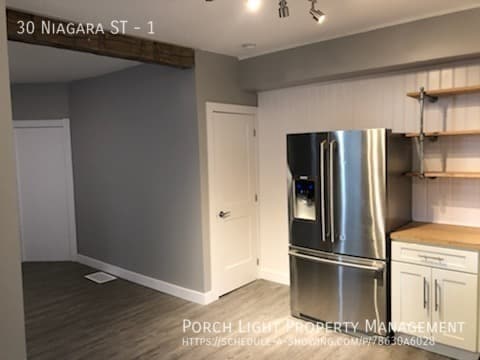 Building Photo - 1 Bedroom Main Floor of Duplex - Private L...