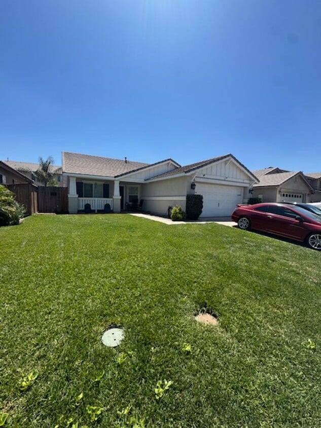 Building Photo - Beautiful Home Ready for YOU!