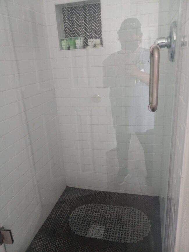 Foto del edificio - 7018 Lake Roberts Way