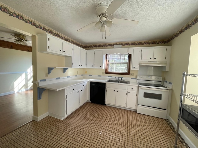 Foto del edificio - 45746 Military Ln