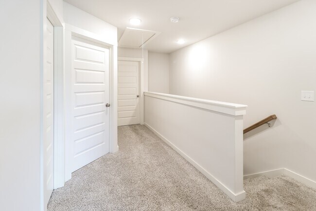 Foto del edificio - 608 The Heights Ln