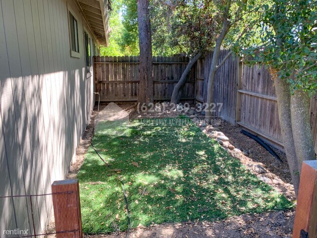 Building Photo - 2 br, 2 bath Duplex - 6812 Folsom Oaks Cou...