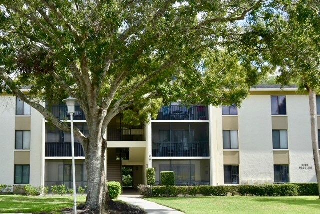 Foto del edificio - 3188 Lake Pine Way S