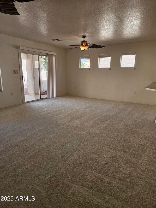 Foto del edificio - 2850 Glengarry Way