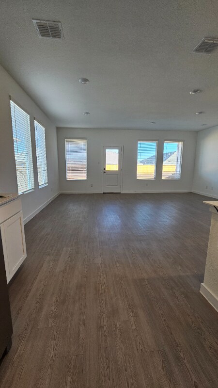 Building Photo - 6747 Welsh Dr