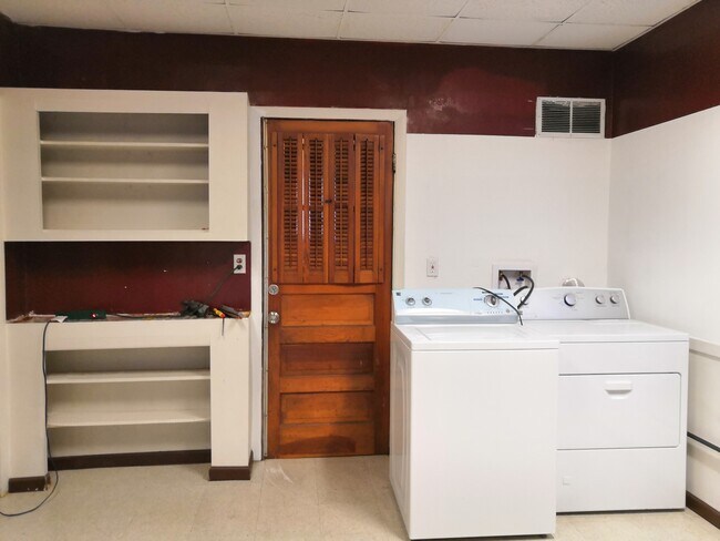 Kitchen back - 2947 S Arch St