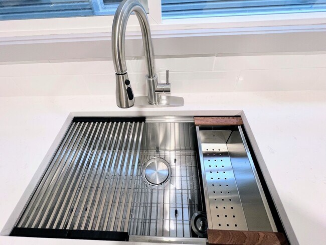 Foto del edificio - 5833 W Peterson Ave