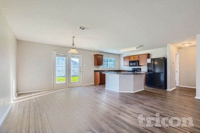 Foto del edificio - 208 Silver Spur Dr