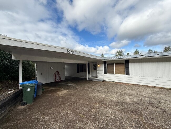Building Photo - 1025 Scott Terrace
