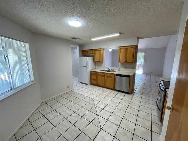 Building Photo - NEW ON MARKET