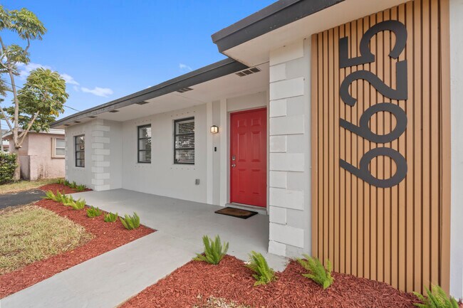 Building Photo - 6625 Boxwood Dr