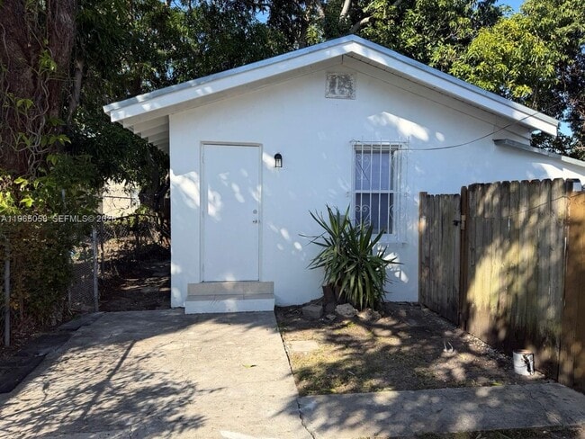 Building Photo - 1225 NW 45th St