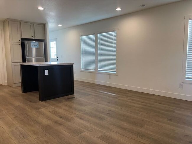 Building Photo - 2060 N Center St