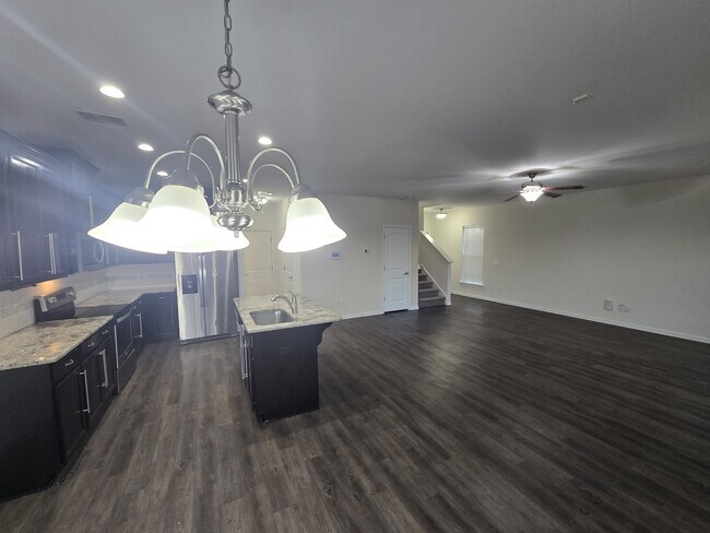 Building Photo - 98 Crystal Lake Dr