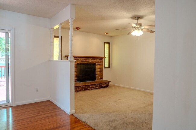 Building Photo - Spacious 6 bedroom home with 3 non conform...