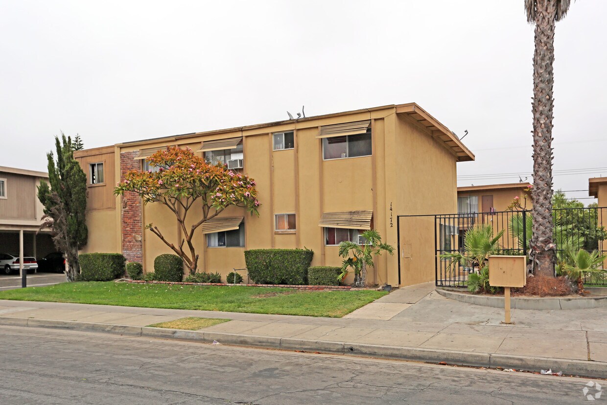 Primary Photo - 14172-14182 Buena St