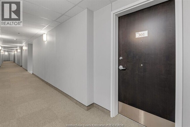 Building Photo - 728 Brownstone Dr