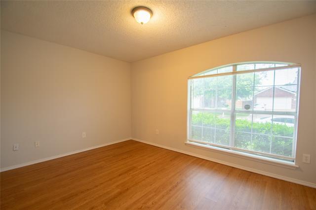 Building Photo - 2404 Whispering Creek Dr