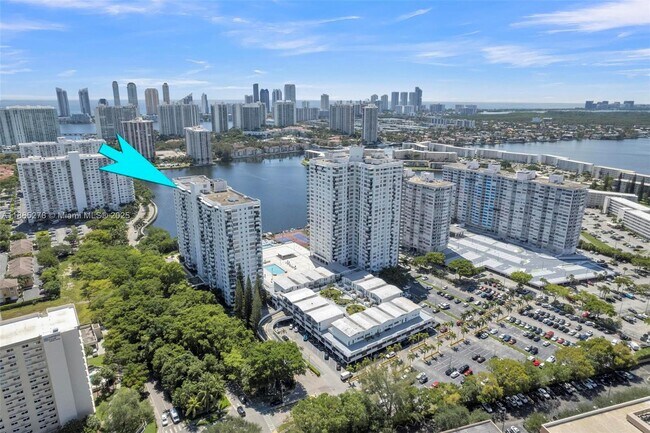 Foto del edificio - 2780 NE 183rd St