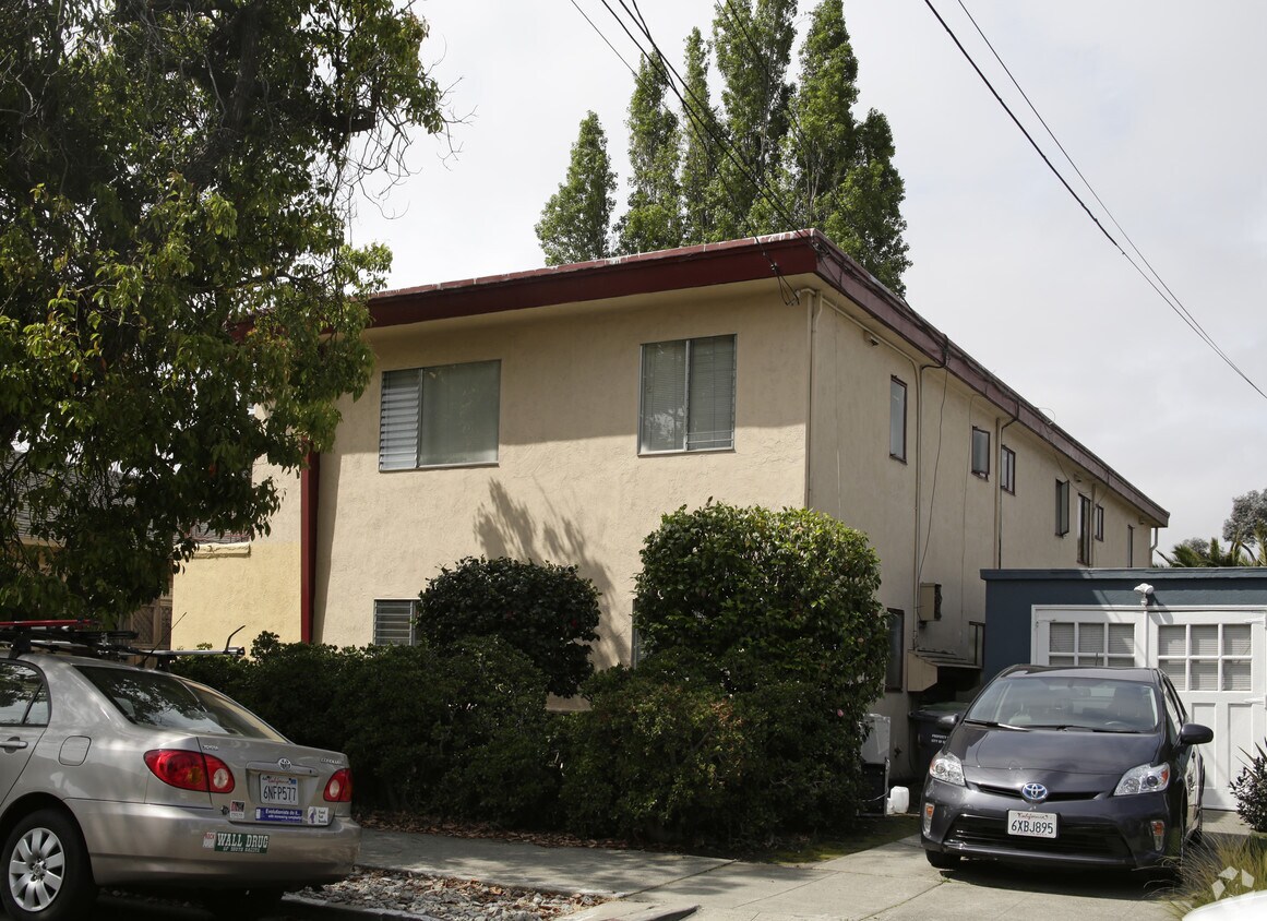 Building Photo - 3112 Deakin St