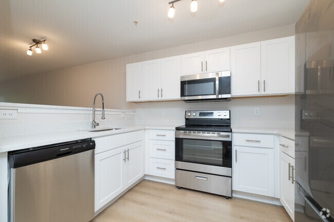 2 habitaciones, 2 baños - 1109 pies cuadrados - Cocina - Westmont Commons