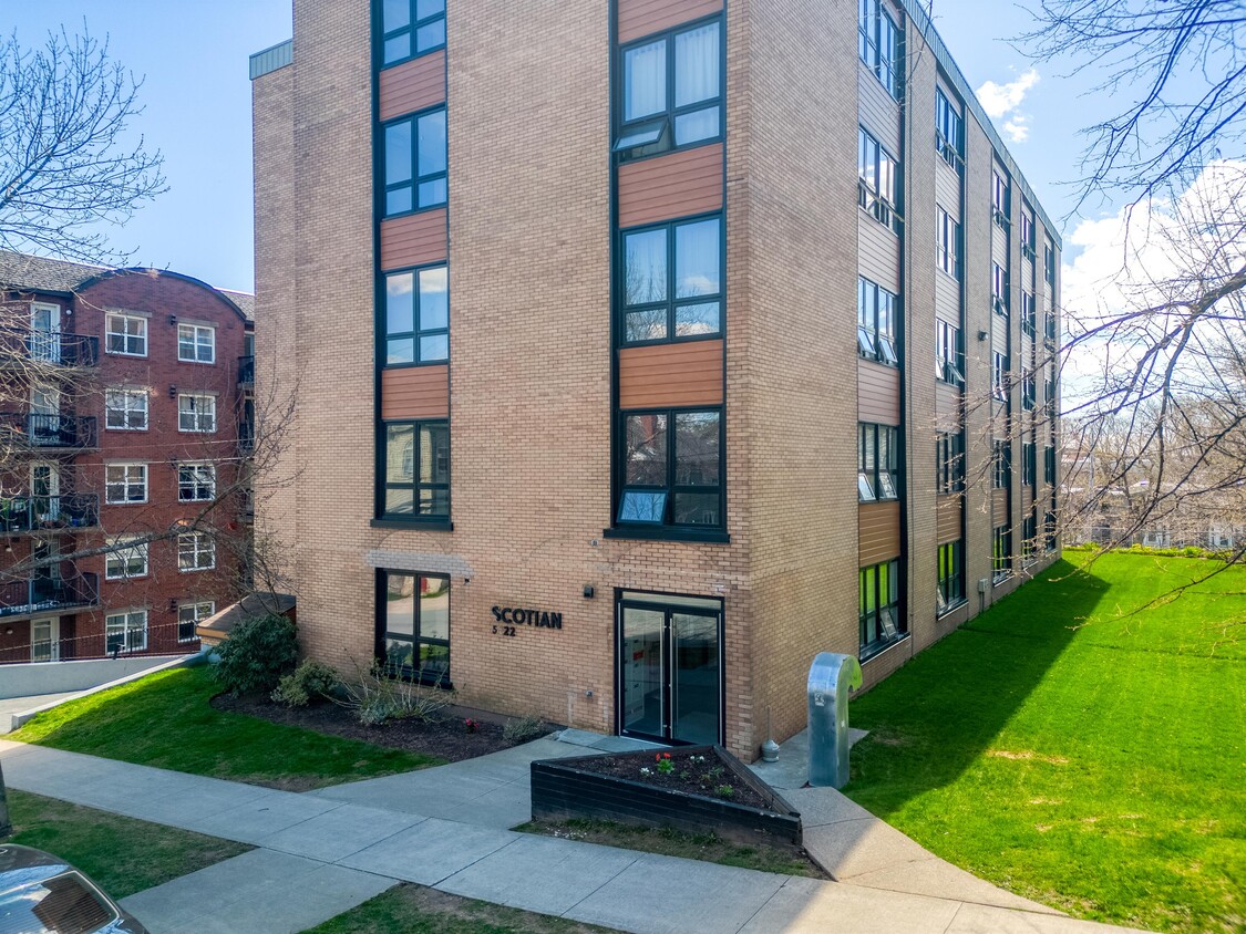 Photo principale - 5222-5222 Green St